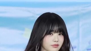 수수한 화장의 얼굴 아이브 장원영