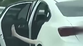 운전하다 마주치면 은근 황당한 차.gif
