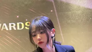 플스 선물 받은 QWER 히나