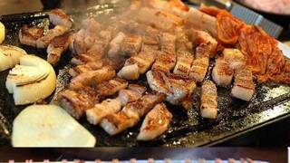 돼지고기로 만든 음식