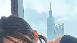 (ㅇㅎ?) 여자의 크로스백과 가슴의 상관관계에 관한 고찰