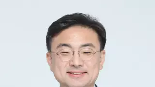 조국혁신당 신장식 당대표 권한대행 취임.
